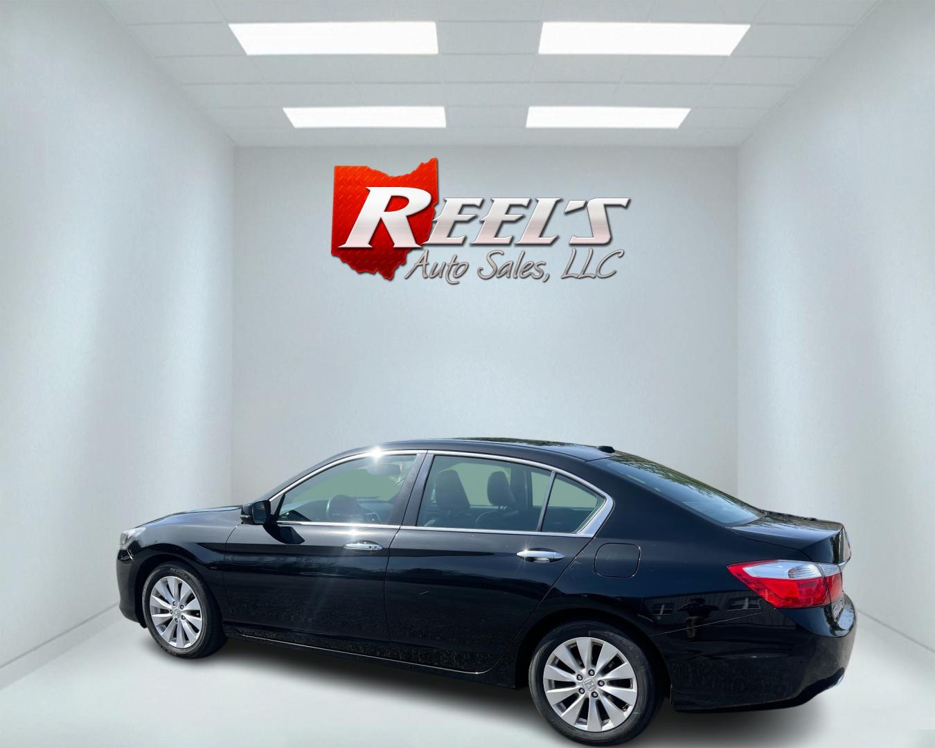 2015 Black /Black Honda Accord EXL (1HGCR2F85FA) with an 2.4L I4 DOHC 16V engine, CVT transmission, located at 547 E. Main St., Orwell, OH, 44076, (440) 437-5893, 41.535435, -80.847855 - This 2015 Honda Accord EX-L is a well-appointed and feature-rich midsize sedan. It's powered by Honda's efficient 2.4L Earth Dreams engine, paired with a continuously variable transmission (CVT) for smooth acceleration and optimal fuel economy. The EX-L trim level offers a luxurious leather interior - Photo#7